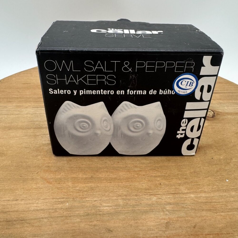 The Cellar Macys NIB Owl white salt and pepper shakers gift present holiday fall